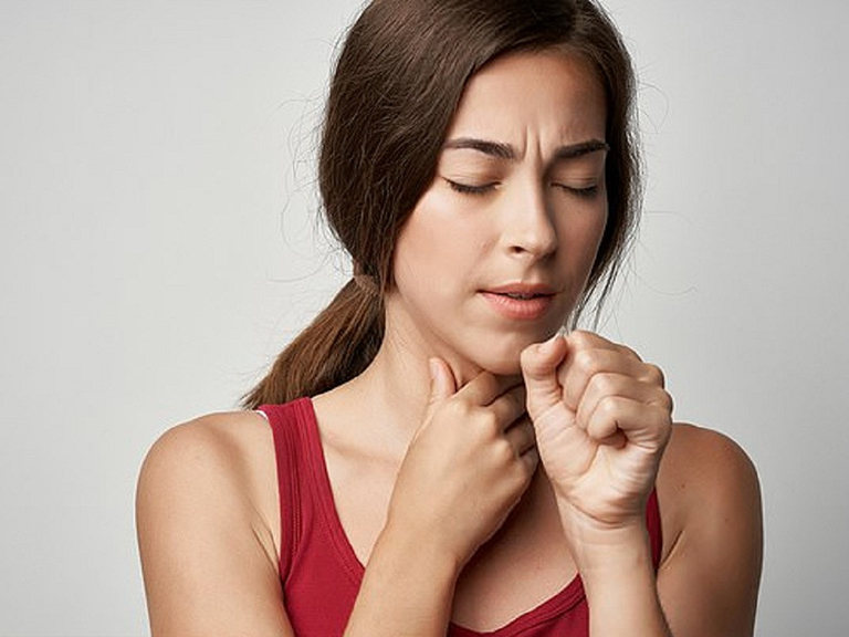 Mách nhỏ cách trị đau họng rát cổ hiệu quả